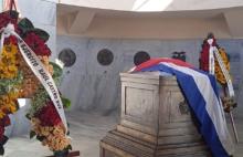 Ofrendas florales a José Martí, Héroe Nacional de Cuba, en el aniversario 131 de su caída en combate