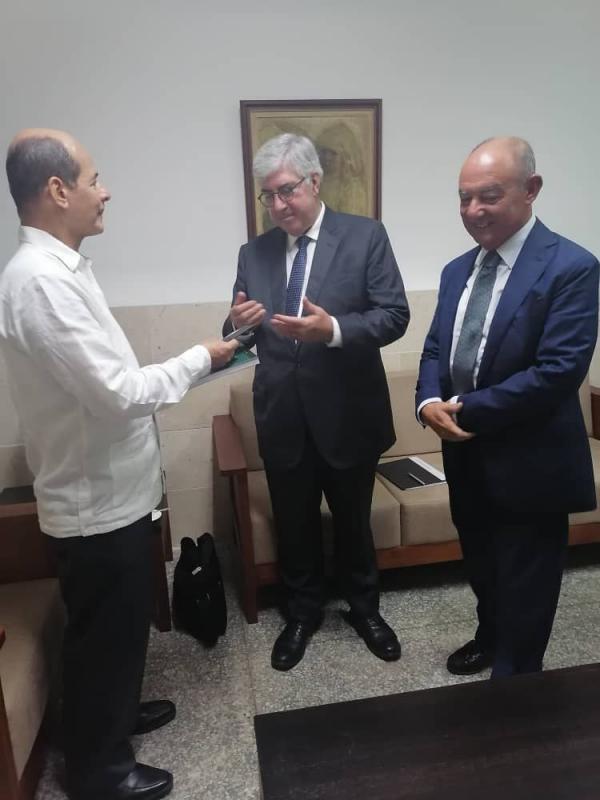 Foto: De izquierda a derecha el Rector del ISRI Rogelio Sierra Diaz, el Dr. Antonio Manuel de Sousa Pereira, Presidente del Consejo de Rectores de Portugal y el Embajador de ese país amigo, Excmo  Sr. José Pedro Machado Vieira