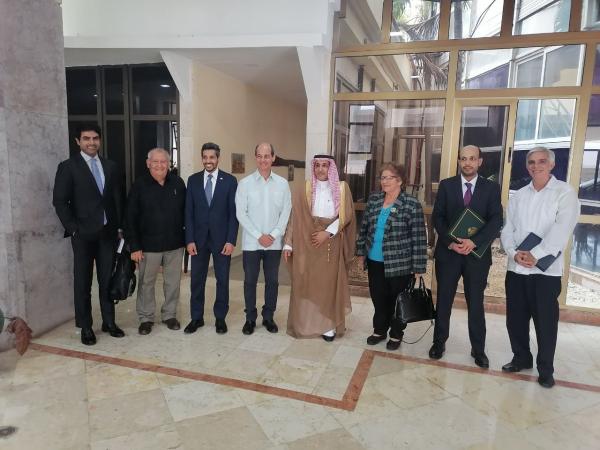 Foto: representantes académicas y diplomáticas de Reino Saudita y Cuba