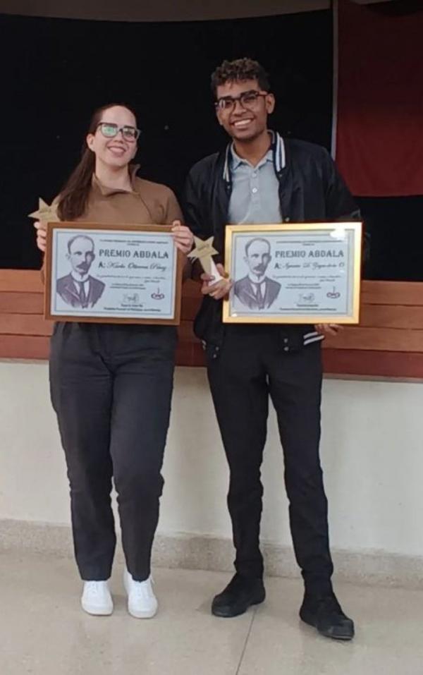 Estudiantes del ISRI merecedores del Premio "Abdala"