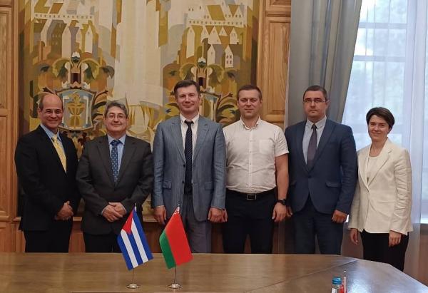 El Rector del ISRI  y el Embajador de Cuba en Belarus fueron recibidos en la Universidad Estatal