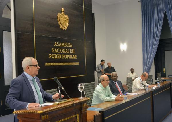 Homero Acosta Álvarez ofrece una conferencia magistral 
