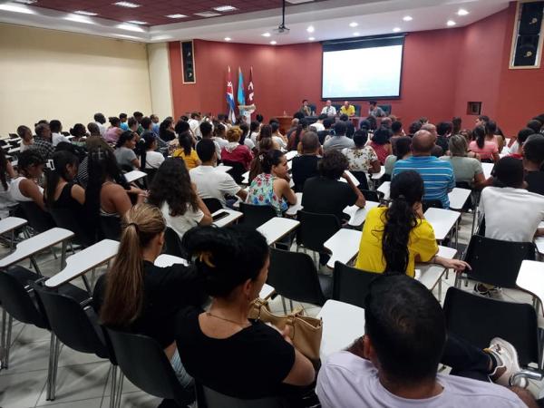 Puertas abiertas con estudiantes del ISRI