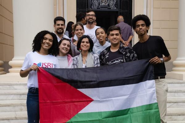 Estudiantes del ISRI participaron hoy 28/11/25 en el acto por el Día Internacional de Solidaridad con el Pueblo Palestino, en el ICAP. Participaron autoridades del Partido, MINREX , el cuerpo diplomático acreditado en Cuba, así como estudiantes paletinos