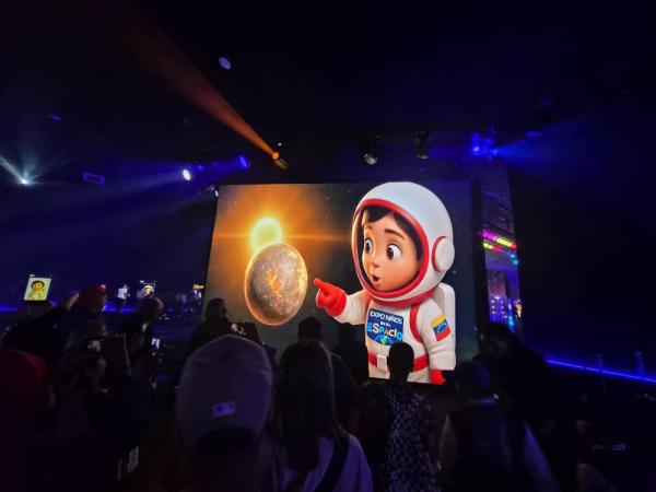 Delegación cubana visita la Expo “Niños en el Espacio” en Venezuela