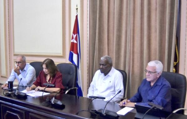 Sostuvo  un intercambio virtual con el vicepresidente de la Duma Estatal de la Federación de Rusia, Iván Melnikov y Esteban Lazo presidente de la Asamblea Nacional del Poder Popular