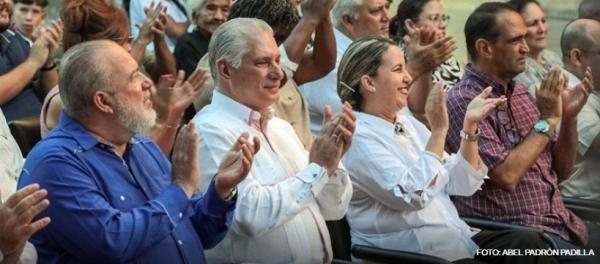 Con la presencia de Miguel Díaz-Canel, Primer Secretario del Comité Central del Partido y Presidente de la República se realizó el acto nacional de inicio del curso escolar en el Prado Habanero cercano a la escuela Rafael Maria de Mendive donde estudió el héroe nacional José Martí .