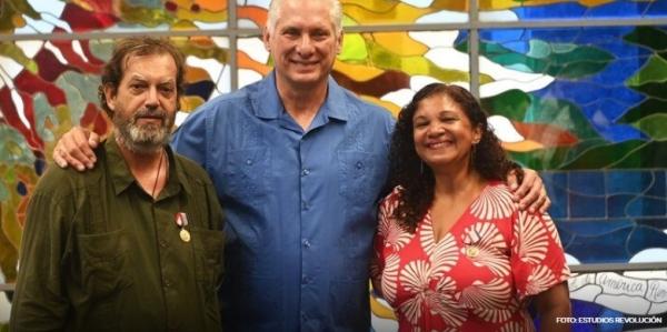 9 de septiembre, Condecora Díaz-Canel a militantes del Movimiento sin Tierra de Brasil,  impuso la Medalla de la Amistad a Nivia Regina Da Silva y Marcelo Durao, militantes del Movimiento de los Trabajadores Rurales Sin Tierra de Brasil.
