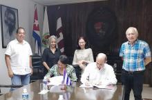 Firman Rectora de la UH Dra. Míriam Nicado García de la UH y  Rector Embajador Rogelio Sierra Díaz