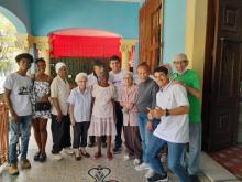 Celebraron con las abuelas, el Día Internacional de la Mujer los estudiantes del ISRI en la Casa de Abuelos II de Plaza de la Revolución 