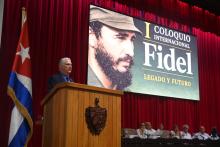 Inauguración del coloquio con una conferencia magistral de Díaz-Canel, quien enfatizó que las transformaciones económicas actuales son una herramienta de resistencia creativa para dinamizar la economía sin renunciar al socialismo ni a la soberanía.