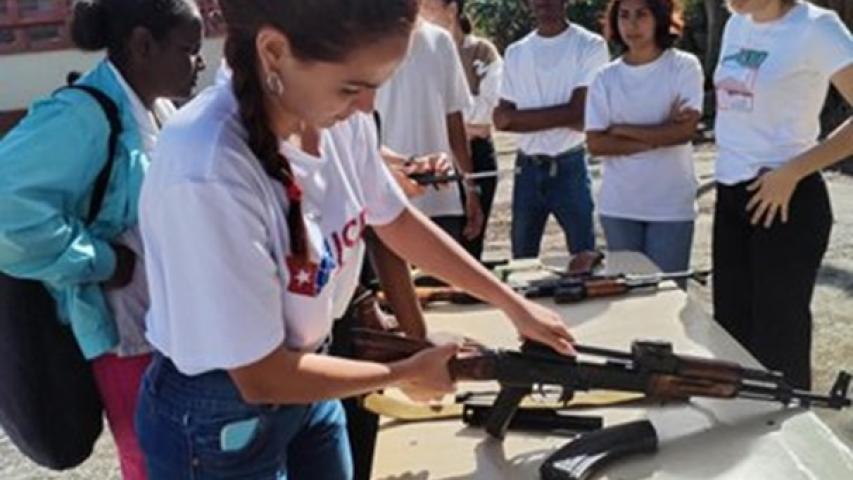 Estudiantes del ISRI participando en el  Bastion Universitario 2026 junto a los estudiantes de la Facultad de Medicina Enrique Cabrera de La Habana.