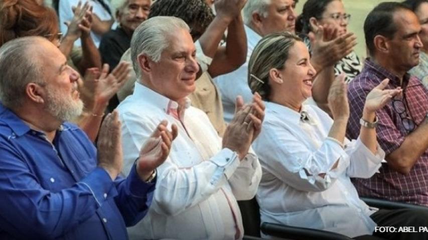 Con la presencia de Miguel Díaz-Canel, Primer Secretario del Comité Central del Partido y Presidente de la República se realizó el acto nacional de inicio del curso escolar en el Prado Habanero cercano a la escuela Rafael Maria de Mendive donde estudió el héroe nacional José Martí .