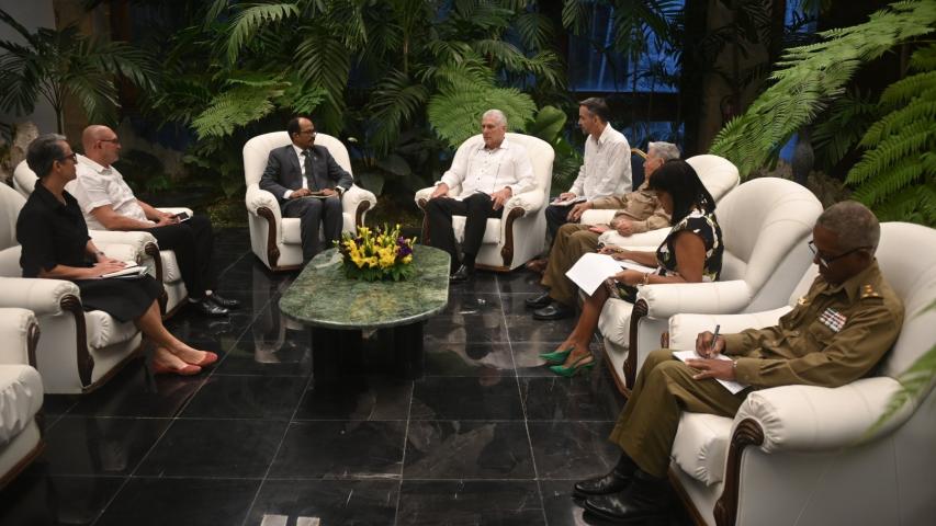 ONU y Cuba fortalecen cooperación en reducción de riesgos de desastres.  El representante especial del Secretario General de la ONU, Kamal Kishore, reconoció los avances de Cuba en sistemas de alerta temprana y protección comunitaria, y reafirmó que la organización está “codo a codo” con la Isla frente al bloqueo y sus desafíos.